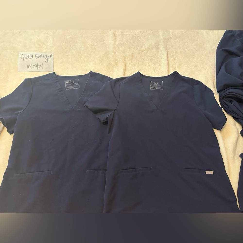 1 Women's Navy Casma™ - Three-Pocket Scrub Top - L. Price is for one